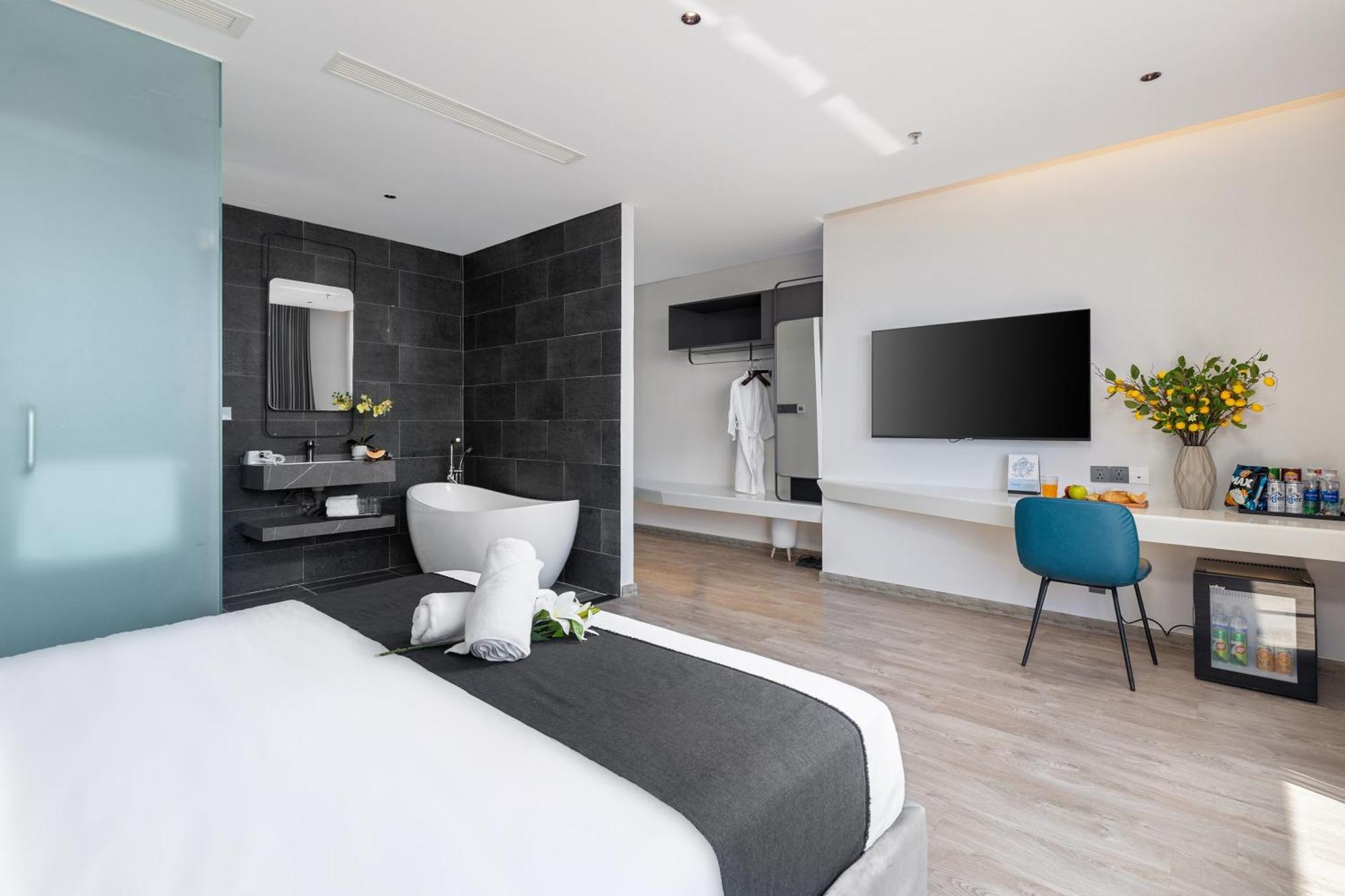 Jbay Beachfront Boutique Hotel Da Nang Exteriör bild