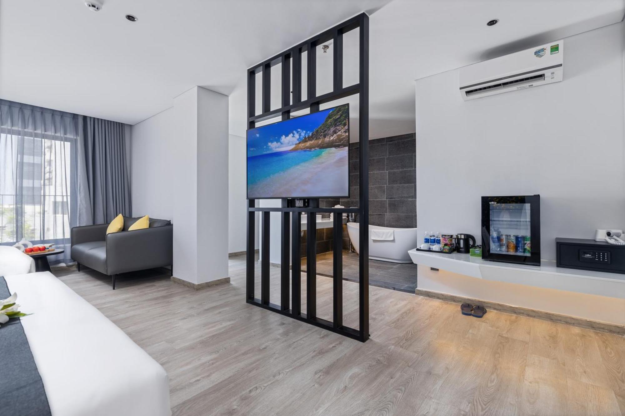 Jbay Beachfront Boutique Hotel Da Nang Exteriör bild